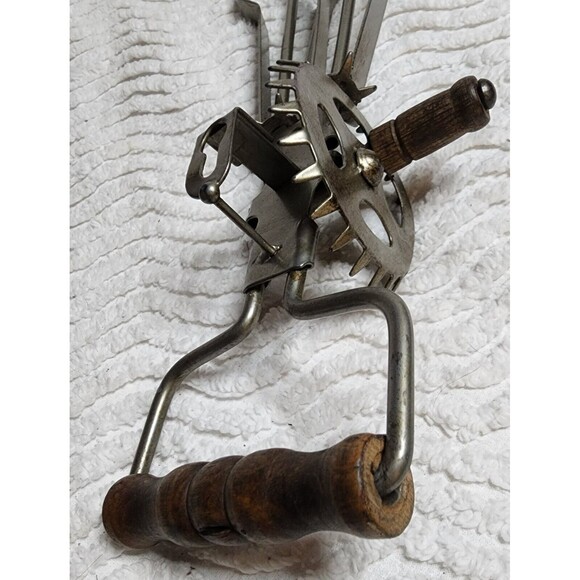 COOL Hanging Metal & Wood Vintage HAND MIXER Rustic Decor VguC - Picture 3 of 7